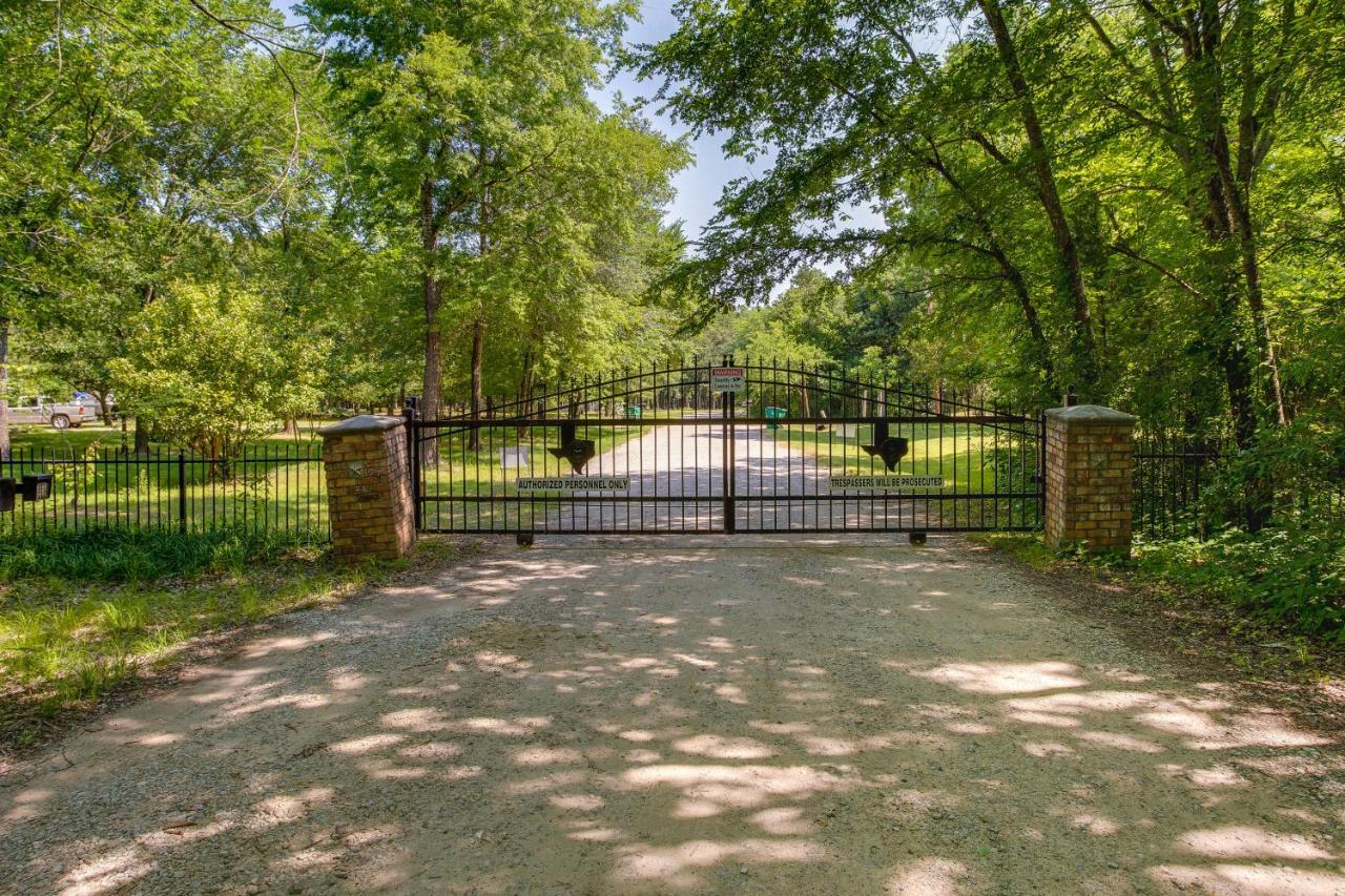 Lake Tawakoni Vacation Rental With Dock And Fire Pit! Wills Point Exterior photo